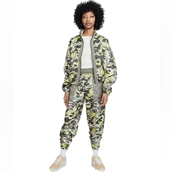 NWT Nike Green Camo Woven Jogging Suit Size L - Picture 4 of 12